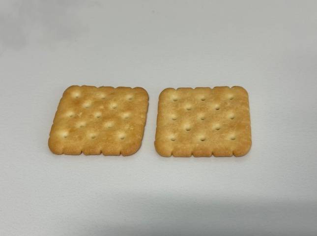 훼미리식품 전주공장 생산 제품(왼쪽)과 해태제과식품 아산공장 생산 제품(오른쪽)/사진=김다이 기자 @neverdie