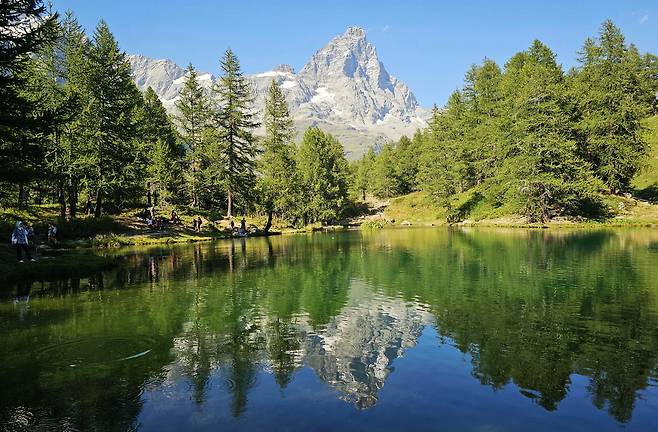 라끄 블뢰. 물에 비치는 마테호른을 찍을 수 있다./박병원