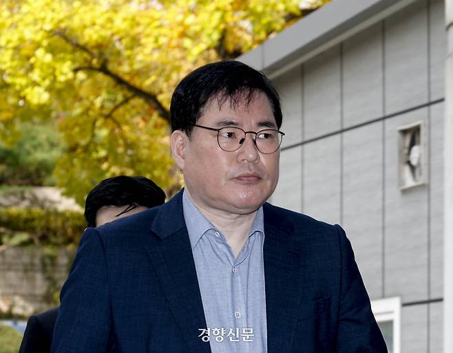 위례 신도시 개발 특혜 의혹 관련 1심 재판에서 무죄를 선고받은 유동규 전 성남도시개발공사 본부장이 지난해 10월 서울중앙지법 재판에 출석하고 있다. 문재원 기자