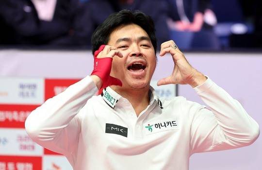 우승을 확정하고 하트 세리머니를 펼친 응우옌. 사진[연합뉴스]