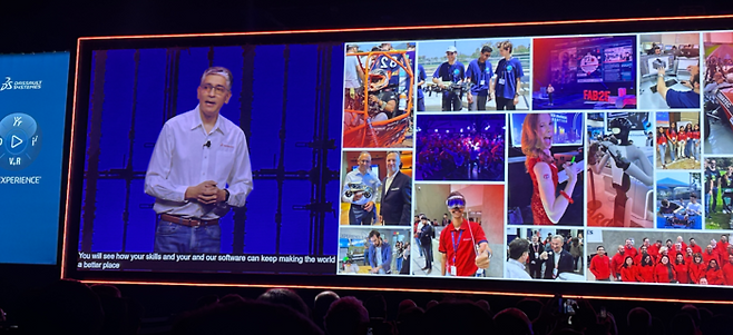 마니쉬 쿠마 솔리드웍스 최고경영자(CEO)가 2일(현지시간) 미국 휴스턴에서 열린 다쏘시스템 연례 행사 ‘3D 익스피리언스 월드’에서 발표하고 있다. [사진 = 안선제 기자]