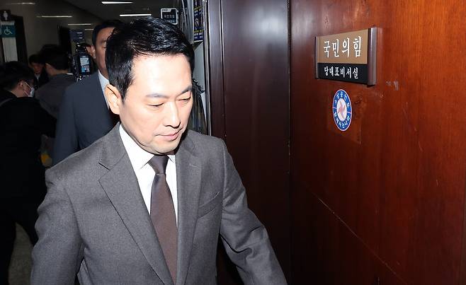 1월29일 장동혁 국민의힘 대표가 국회에서 최고위원회의를 마친 뒤 당 대표실을 향해 이동하고 있다. 국민의힘 지도부는 이날 한동훈 전 대표에 대한 제명안을 의결했다고 밝혔다. ⓒ연합뉴스