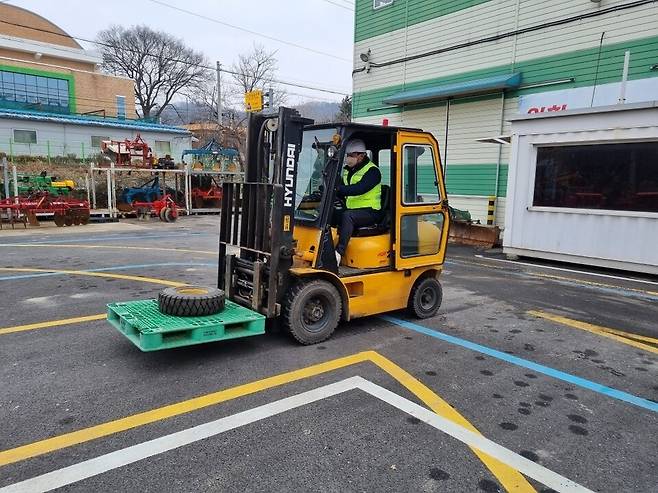 소형건설기계(지게차) 조종사면허 실습교육 모습 ⓒ아산시 제공
