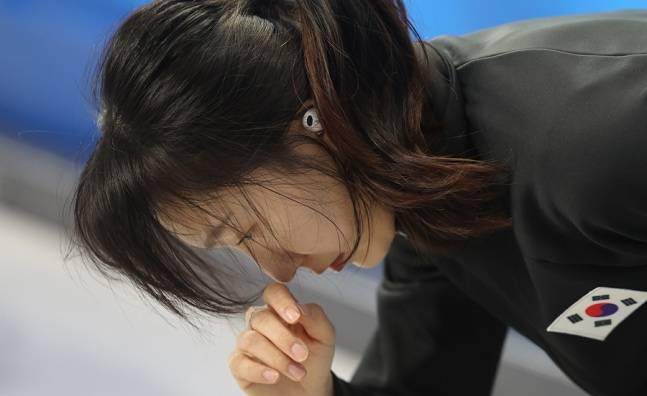 ▲ 한국 쇼트트랙 간판스타 최민정과 심석희가 묵은 감정을 털어내고 금빛 질주를 위한 완벽한 결속을 알렸다. 쇼트트랙 여자 대표팀은 2월 19일 여자 3000m 계주에서 금메달을 바라본다. ⓒ연합뉴스