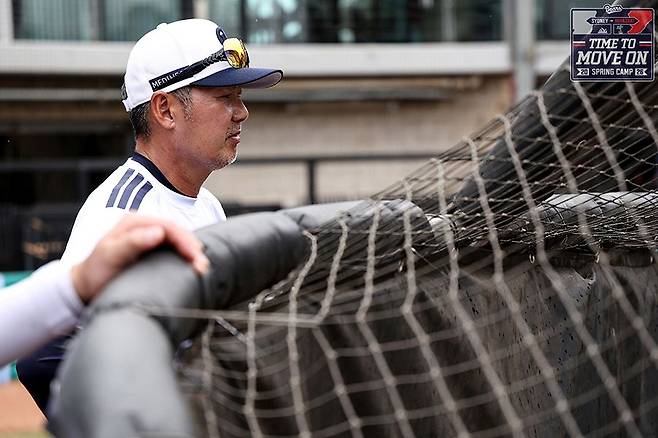 ▲ 주전 경쟁의 곳곳을 공란으로 해놓고 선수들의 경쟁 의식을 고취하고 있는 김원형 두산 감독 ⓒ두산베어스