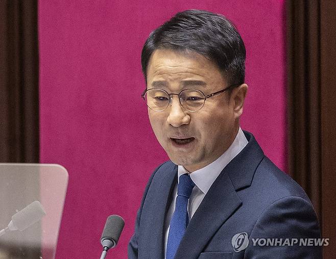 민주당 한병도 원내대표 원내교섭단체 대표 연설 (서울=연합뉴스) 황광모 기자 = 더불어민주당 한병도 원내대표가 3일 국회에서 열린 2월 임시국회 본회의에서 원내교섭단체 대표 연설을 하고 있다. 2026.2.3 hkmpooh@yna.co.kr