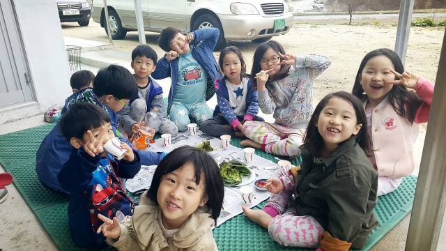 자녀들이 어렸을 때 이웃 집 아이들과 친자매형제처럼 어울려 지냈다. 김창숙 씨 제공