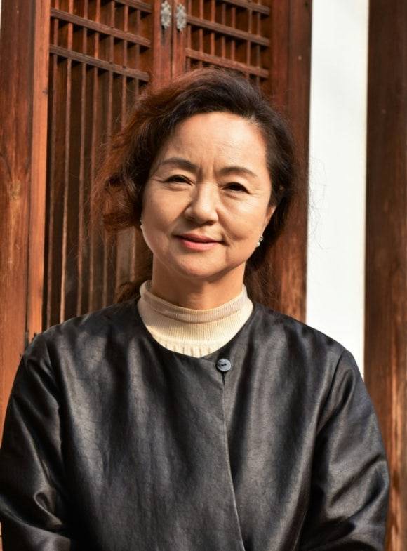 정경화 대구시조시인협회 신입회장. 대구시조시인협회