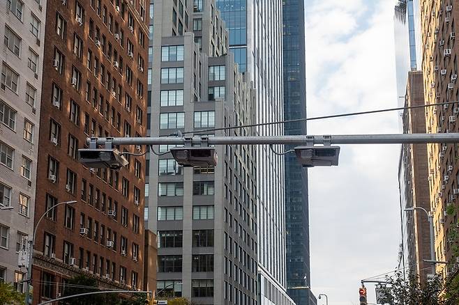 ▲뉴욕 맨해튼 34번가와 다이어 애비뉴 교차로에 설치된 혼잡 통행료 단속 카메라. (사진=위키피디아)