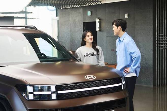 현대 캐피탈이 현대 인증 중고차와 손잡고 중고차 저금리 이벤트를 진행한다. 예를 들어 그랜저 인증 중고차 60개월 할부 구매 시 2.5% 저금리 혜택을 만날 수 있다. 사진=현대캐피탈