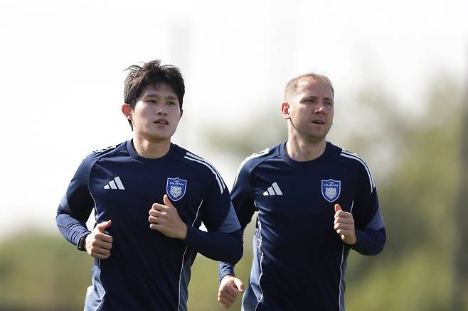 래디슨블루호텔앤리조트(알아인, UAE)/ 2026 K리그 동계 전지훈련/ K리그1/ 울산HDFC/ 훈련/ 울산 이동경, 보야니치/ photo by Donghyuk Kwak