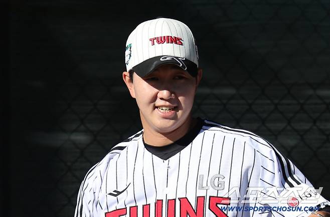 LG 트윈스 유영찬이 애리조나 스프링캠프에서 불펜피칭을 하고 있다. 사진제공=LG 트윈스