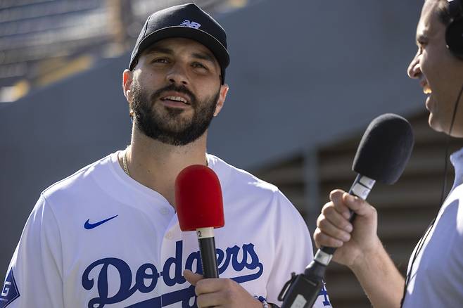 epa12696098 Tanner Scott participates in an interview during Dodgerfest, an event for fans and the media featuring live entertainment, behind-the-scenes experiences and a stage presentation by the back-to-back World Series Champions, at Dodger Stadium in Los Angeles, California, USA, 31 January 2026.  EPA/JILL CONNELLY

<저작권자(c) 연합뉴스, 무단 전재-재배포, AI 학습 및 활용 금지>
