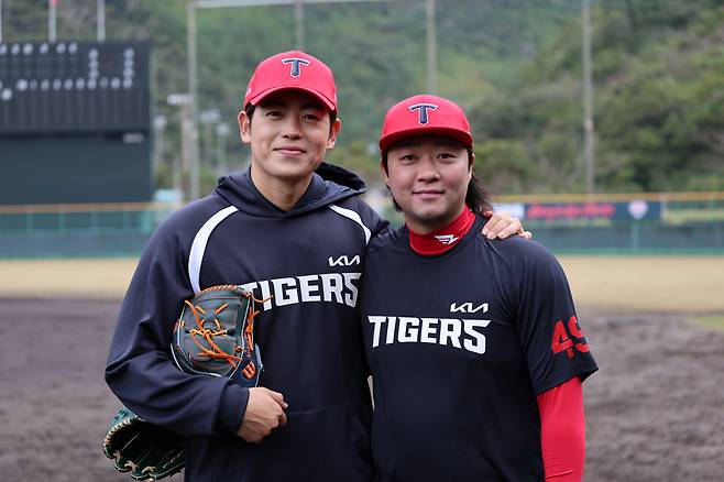 지긋지긋하다는 김범수(오른쪽)와 이태양. 올해부터 나란히 KIA 타이거즈 유니폼을 입는다. 사진제공=KIA 타이거즈