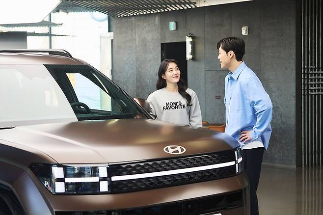 현대캐피탈이 현대인증중고차와 손잡고 중고차 구매 고객을 대상으로 저금리 할인, 명절 지원금 지급 등 다양한 혜택을 제공한다.ⓒ현대캐피탈