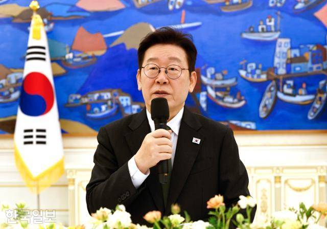 이재명 대통령이 4일 청와대에서 열린 청년일자리와 지방투자 확대를 위한 기업간담회에서 모두발언을 하고 있다. 왕태석 선임기자
