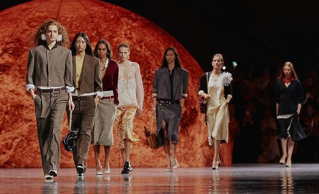 마티유 블라지가 선보인 샤넬 2026 SS 컬렉션 (출처: 샤넬 공식 인스타그램 @chanelofficial)