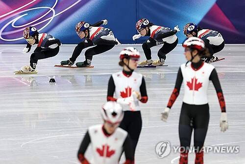 캐나다와 함께 훈련하고 있는 한국대표팀. 연합뉴스