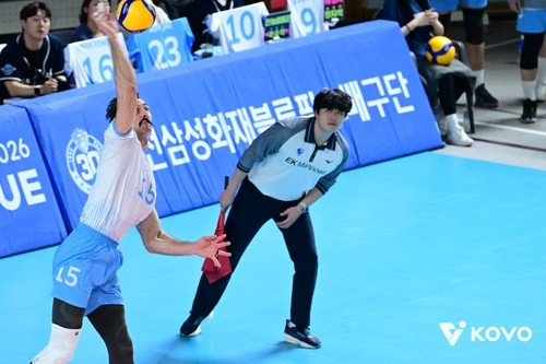 카일 러셀의 강력한 스파이크 서브