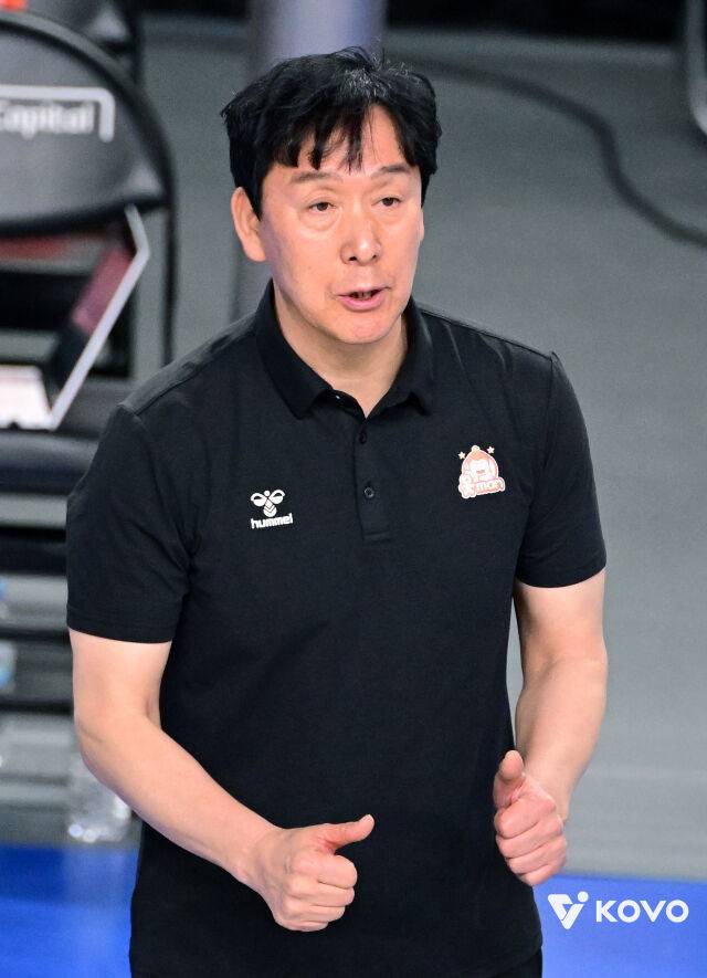 OK저축은행 신영철 감독/ KOVO