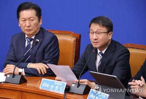 발언하는 한병도 원내대표 (서울=연합뉴스) 황광모 기자 = 더불어민주당 한병도 원내대표가 4일 서울 여의도 국회에서 열린 최고위원회의에서 발언하고 있다. 2026.2.4 hkmpooh@yna.co.kr