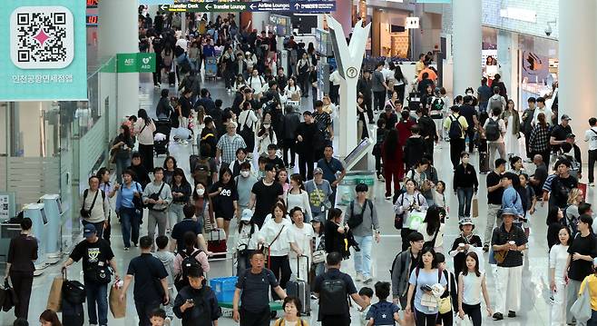 지난해 한국 국적을 취득한 귀화자 1만 1344명 가운데 중국 국적자는 6420명(56.5%)으로 집계됐다.이제원 선임기자