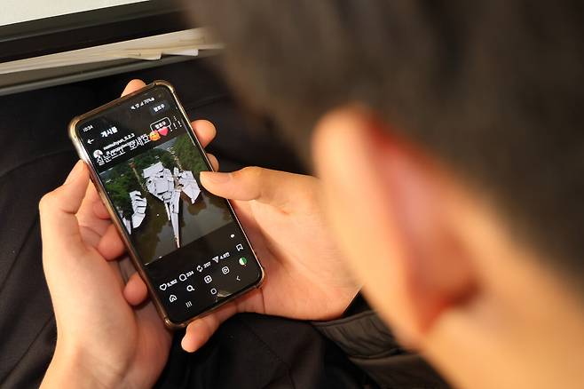 10대들 사이에서 전직 대통령들의 사진을 이용한 AI 합성물이 유행처럼 번지고 있다. ​​​​​​​ⓒ〈토끼풀〉