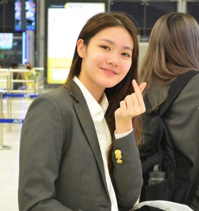 ▲ Pichamon immediately caught everyone's attention on the court with his long straight hair, white and fair skin, and bright and attractive smile. Many fans evaluated him as the most prominent ‘visual person’ among the new generation of badminton players. On social media, likes and comments continued, and its popularity soared.