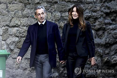 니콜라 사르코지 전 프랑스 대통령 부부  [EPA 연합뉴스 자료사진. 재판매 및 DB 금지]
