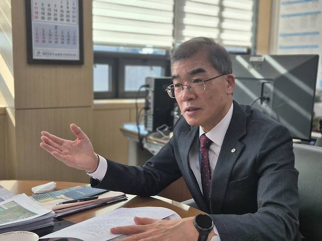 류윤기 인천도시공사 사장이 올해 역점사업과 목표를 이야기하고 있다. <유정희 기자>