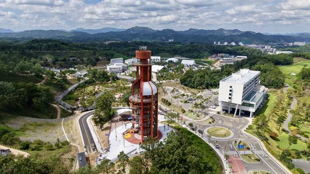 ▲ 정식 개장을 앞둔 와인전망대.