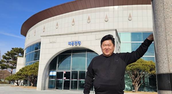 한상훈 함안문화예술회관 공연기획팀장. /유은상 기자