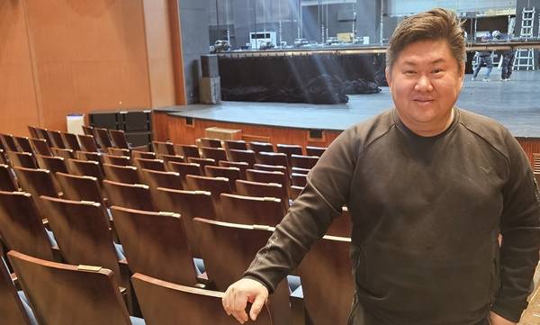 한상훈 함안문화예술회관 공연기획팀장. /유은상 기자