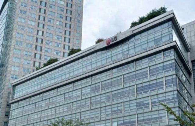 LX홀딩스가 최근 5120억원에 인수한 서울 종로구 LG광화문빌딩 [사진=연합뉴스]