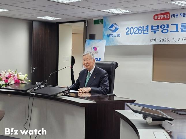 이중근 부영그룹 회장이 5일 열린 부영그룹 시무식 기자간담회에 참석해 발언하고 있다./사진=김준희 기자 kjun@