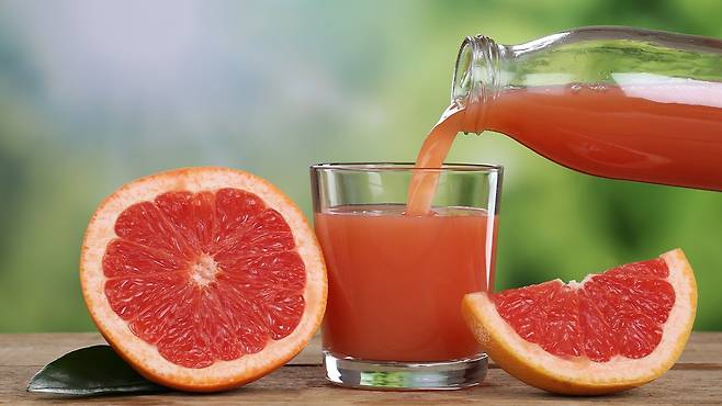 자몽은 비타민 C가 풍부한 과일이다|출처: 클립아트코리아