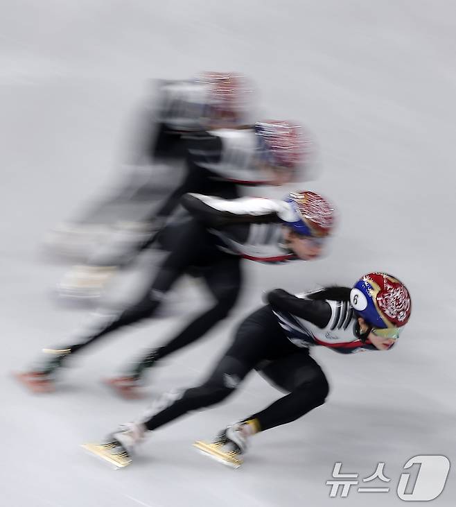 2026 밀라노·코르티나담페초 동계올림픽 개막을 사흘 앞둔 3일(현지시간) 이탈리아 밀라노 아이스스케이팅 아레나에서 쇼트트랙 김길리가 훈련을 하고 있다. 2026.2.4/뉴스1 ⓒ News1 김성진 기자