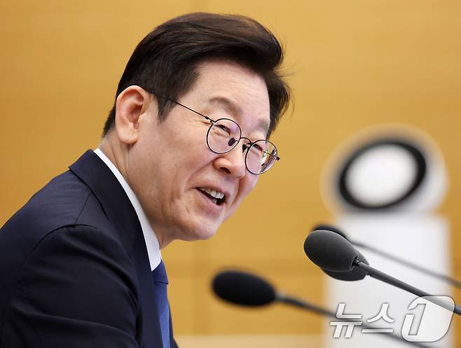 이재명 대통령이 5일 청와대 여민관에서 열린 수석보좌관회의에서 발언하고 있다. (청와대통신사진기자단) 2026.2.5/뉴스1 ⓒ News1 허경 기자