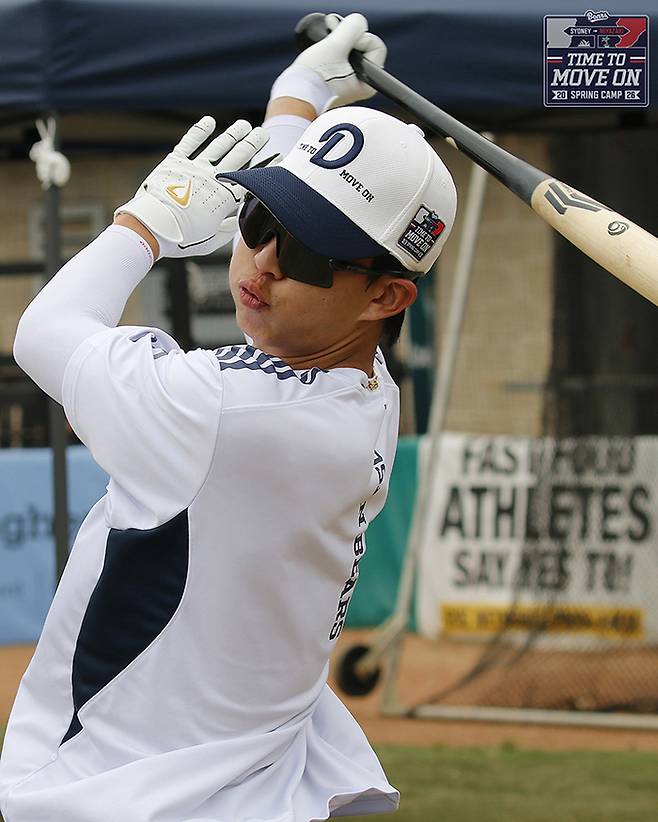 두산 김민석이 호주 시드니 블랙타운 야구장에서 진행된 스프링캠프에서 타격훈련하고 있다. 사진 | 두산 베어스
