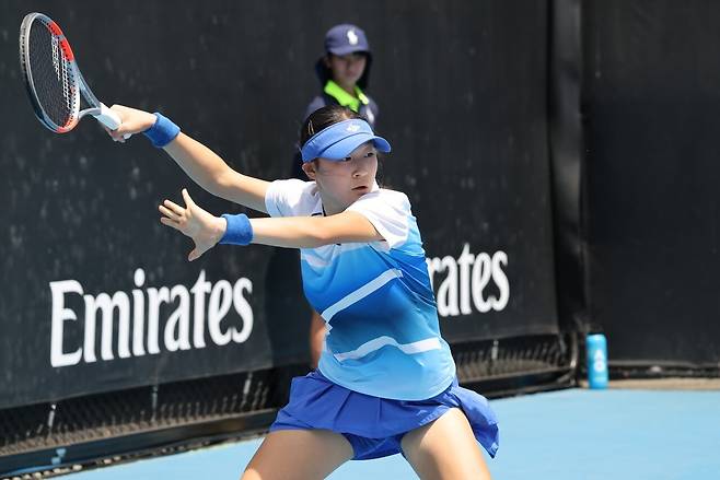 ATP 스타일의 포핸드를 구사하는 임예린