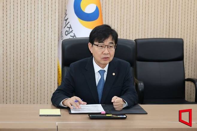 인태연 소진공 이사장이 4일 대전 본부에서 ‘소상공인 경영안정 바우처’ 사전전검을 실시하고 있다. 소상공인시장진흥공단