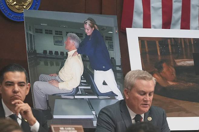 빌 클린턴 전 대통령 부부가 미성년자 성 착취범 제프리 엡스타인과 관련해 미 의회 청문회에 나오기로 했다./AP 연합뉴스