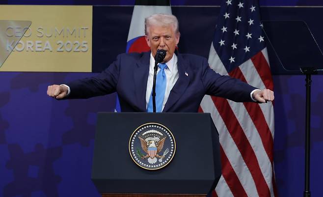 도널드 트럼프 미국 대통령이 29일 경북 경주시 경주예술의전당에서 열린 ‘2025 APEC CEO 서밋’에서 연설하고 있다. (공동취재) 2025.10.29/뉴스1