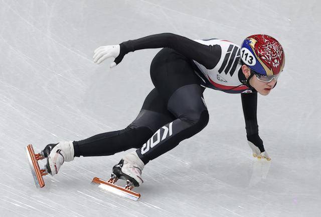 2026 밀라노·코르티나담페초 동계올림픽 개막을 사흘 앞둔 3일 이탈리아 밀라노 아이스스케이팅 아레나에서 쇼트트랙 임종언이 훈련을 하고 있다. 뉴스1