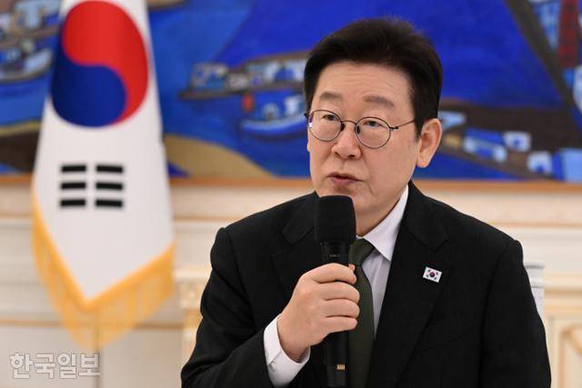 이재명 대통령이 4일 청와대에서 열린 청년일자리와 지방투자 확대를 위한 기업간담회에서 모두발언을 하고 있다. 왕태석 선임기자