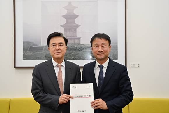 김태흠 지사(왼쪽)와 한병도 민주당 원내대표 [사진=충남도]