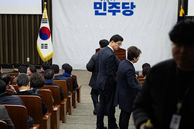 지난달 22일 서울 여의도 국회에서 더불어민주당 비공개 정책의원총회가 열리고 있다. 뉴스1