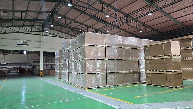 3일 한국GM세종중앙물류센터 선적대기장에 한 달 전 포장을 마친 수출 대기 박스들이 놓여있다. 세종=이수정 기자