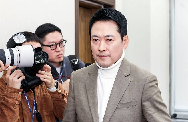 장동혁 국민의힘 대표는 5일 오후 국회에서 열린 긴급 기자간담회에서 “내일까지 누구든 정치적 생명 걸고 재신임과 사퇴 요구하면 전당원 투표 실시하겠다"고 말했다. 김성룡 기자