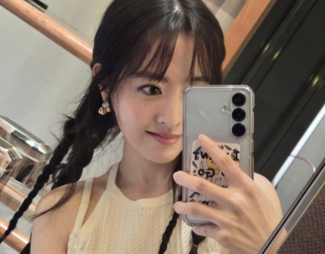 삼성전자 갤럭시 스마트폰 사용자로 알려진 대표적인 연예인 박보영. 사진은 기사 내용과 무관함. [박보영 인스타그램 갈무리]